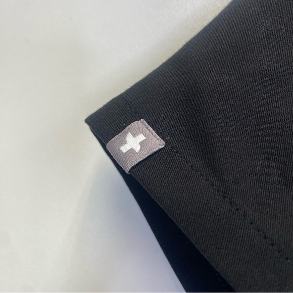 Figs Catarina One-Pocket Scrub Top in Black - Picture 6 of 9